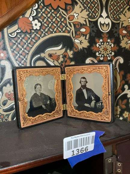 Gutta percha union case w/ double photographs