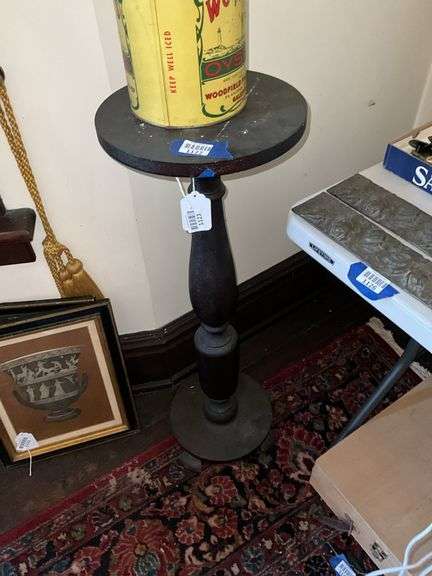 Round pedestal stand - no contents 34 in high