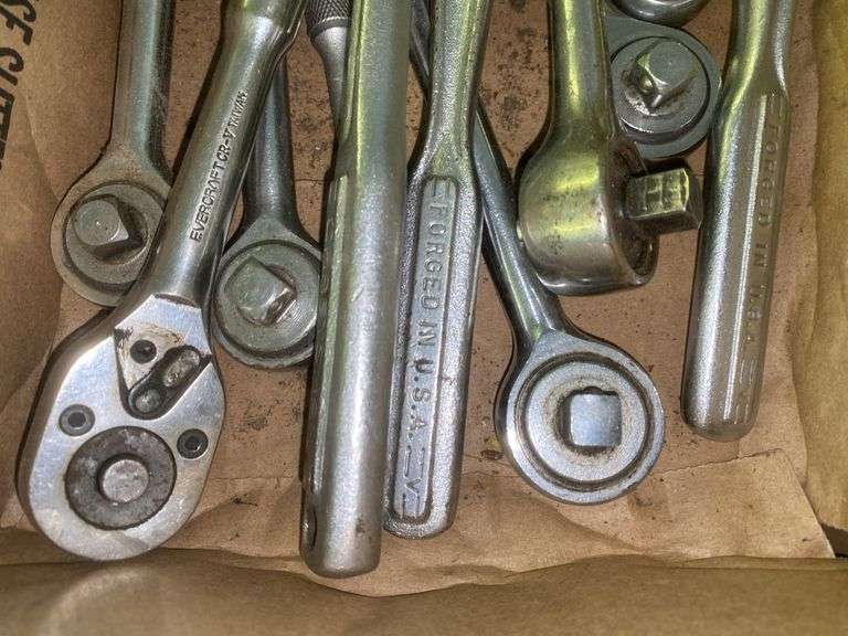 Socket wrench handles