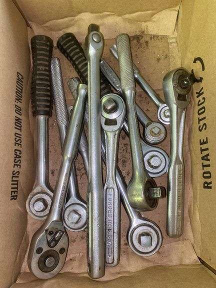 Socket wrench handles