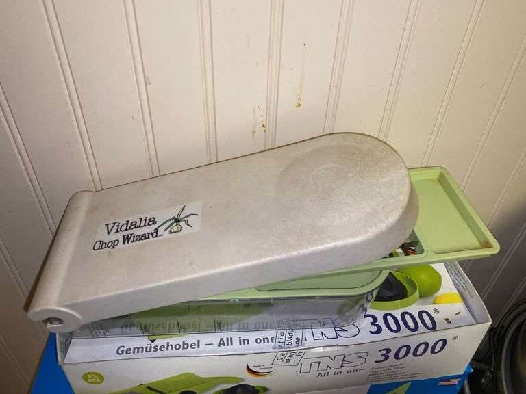 Anchor Hocking Bake & Take casserole in box, Chop Wizard, veggie slicer
