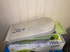 Anchor Hocking Bake & Take casserole in box, Chop Wizard, veggie slicer
