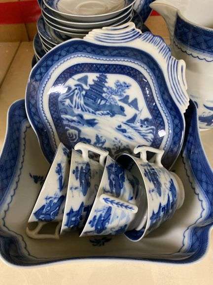 Mottahedeh Canton pattern dinnerware
