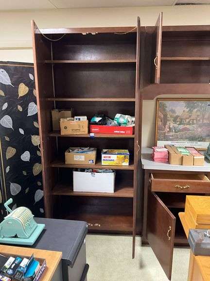 Wall unit w/ central counter - no contents 128.5x84x25