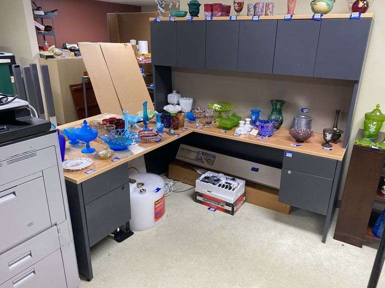 Corner office desk - no top contents 72x69x65