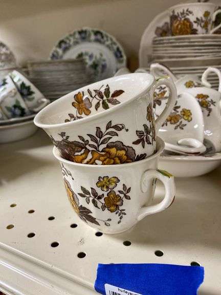 Mason’s Patent Ironstone Chantilly pattern dinnerware