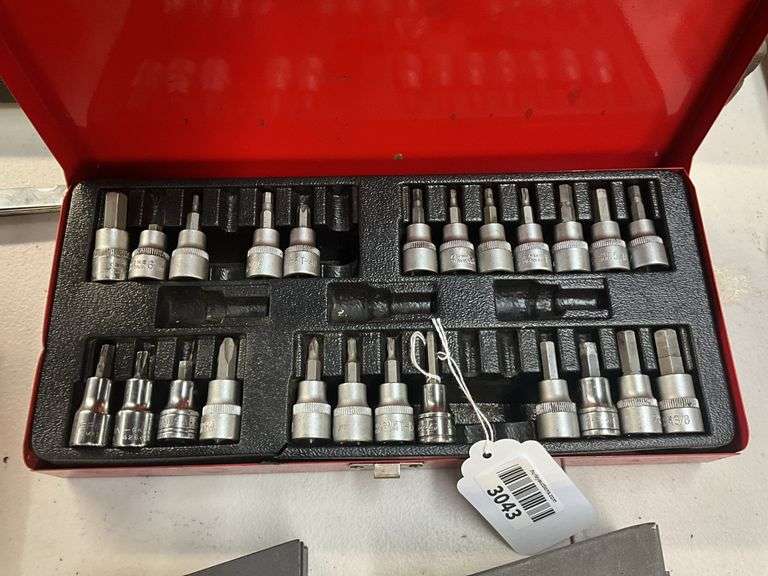 Driver bit set in case - Hurley Real Estate & Auctions