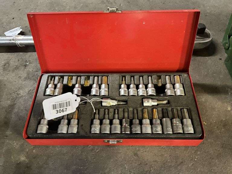 Driver Bids Driver bit set in case - Hurley Real Estate & Auctions