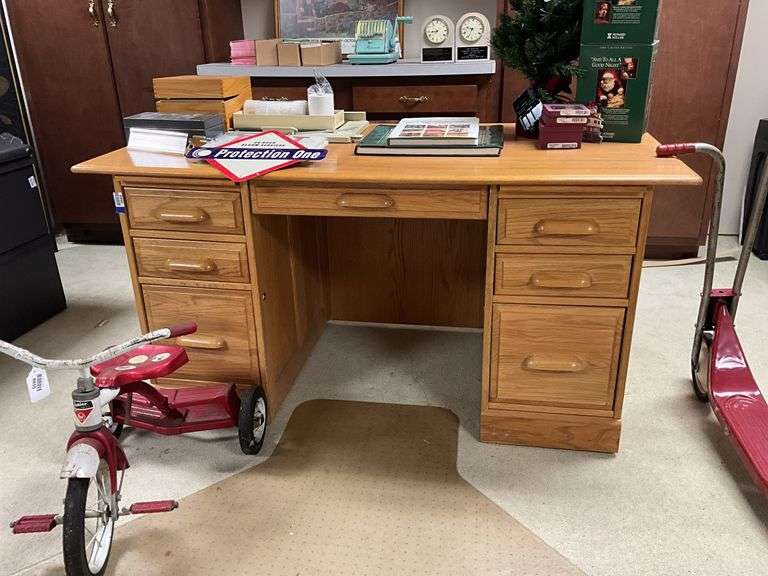 Oak office desk - no contents 60x30x30