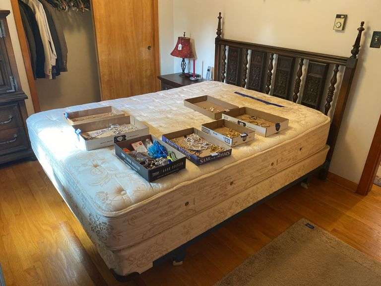 Broyhill Queen bed, 60” wide, does not include mattress set, no contents