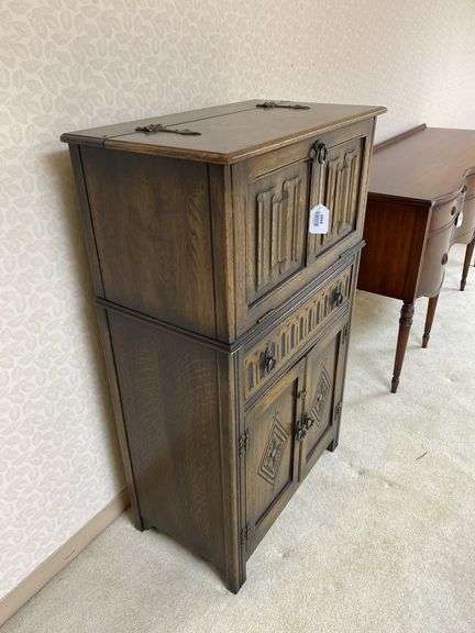 Mediterranean oak finish bar cabinet 29.25x16.5x48.5