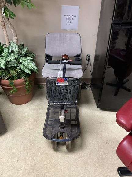 Fold & Go handicap power scooter