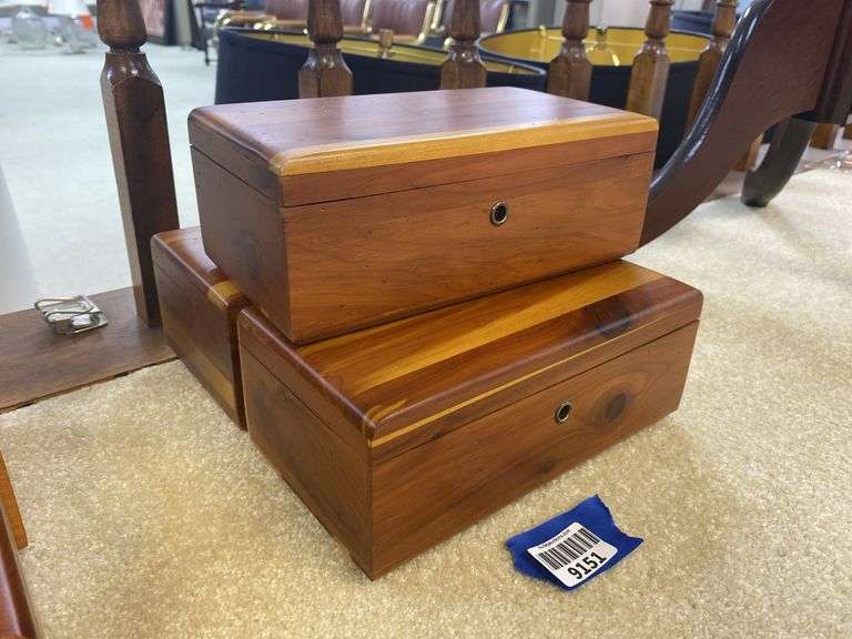 Three Lane cedar dresser boxes - Hurley Real Estate & Auctions