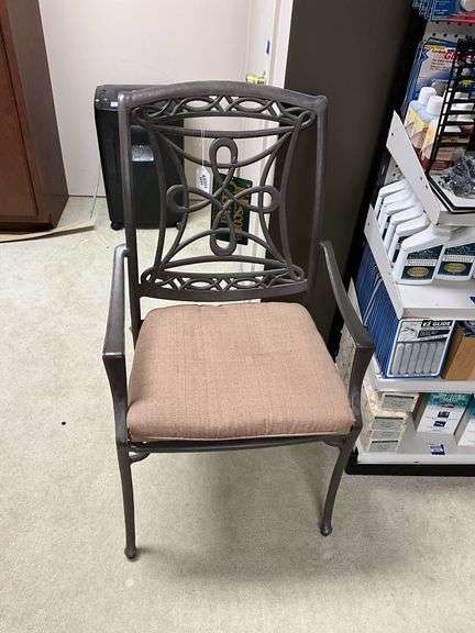 Patio arm chair w/ cushion
