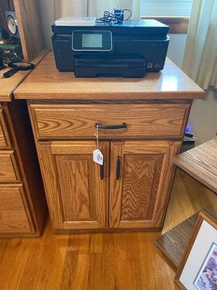Oak cupboard, no contents 24x23.5x30.5
