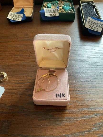 14kt Gold Charm Pendant