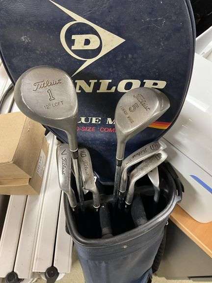 Titleist golf clubs in bag