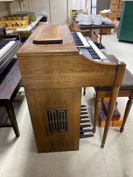 Hammond electric organ w/ bench 44x24.5x36.5