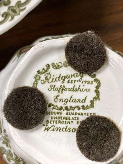 Ridgway Windsor pattern dinnerware
