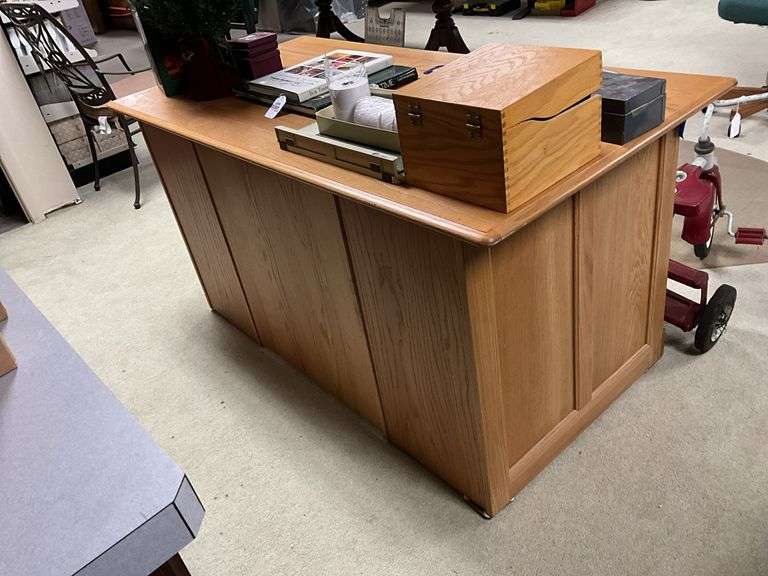 Oak office desk - no contents 60x30x30