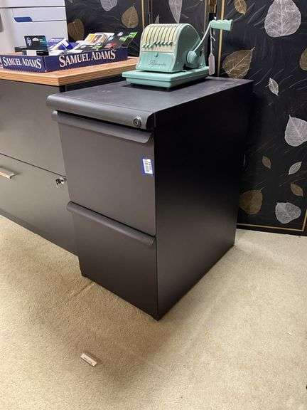 2-drawer metal filing cabinet - no contents 15x27x23