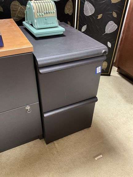 2-drawer metal filing cabinet - no contents 15x27x23
