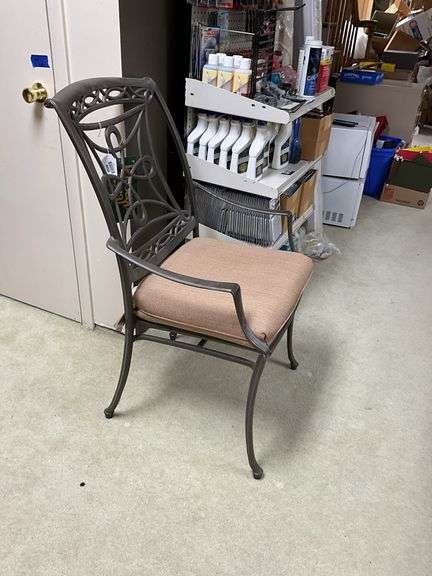 Patio arm chair w/ cushion