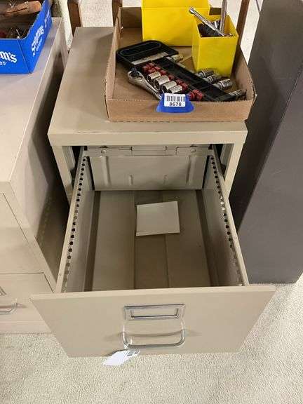 2-drawer metal filing cabinet 15x29x18