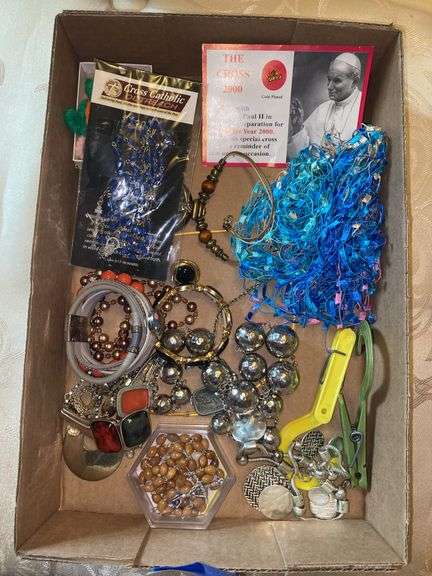 Costume jewelry lot