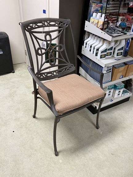 Patio arm chair w/ cushion