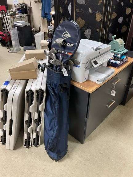 Titleist golf clubs in bag