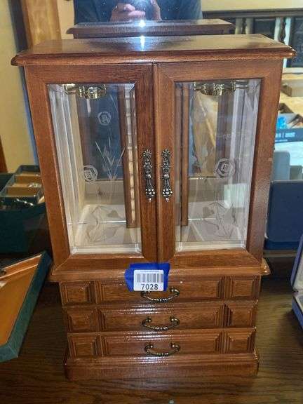 Jewelry box