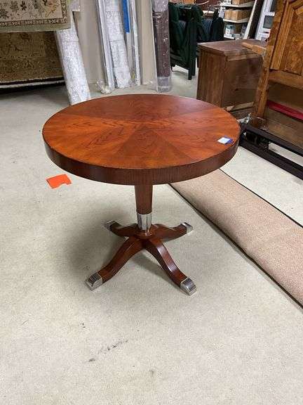 Round pedestal stand w/ chrome accents 28x26