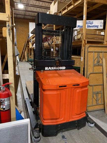 Raymond electric forklift truck, Needs battery and new wheel