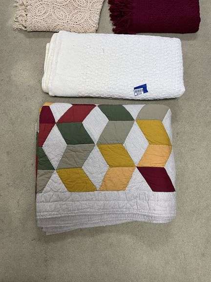 Quilt, blanket, throws