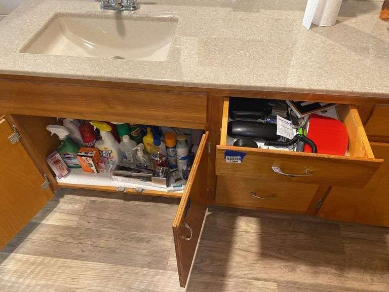 Contents of bathroom vanity cupboard & drawer
