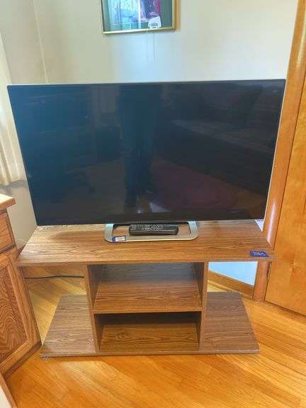 VIZIO 39 in TV, 38.5x15x21
