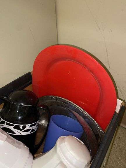 Hot beverage servers, ice cube tray, misc