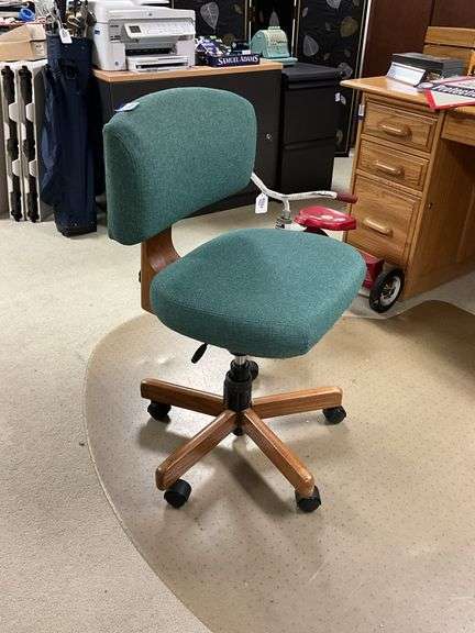 Swivel desk chair