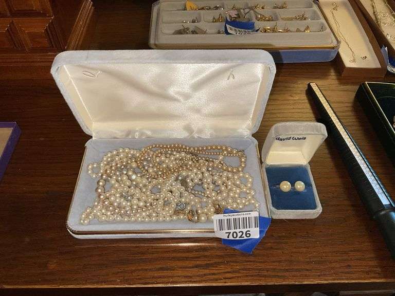 Pearl necklace & pierced earrings