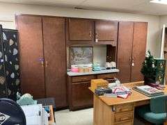 Wall unit w/ central counter - no contents 128.5x84x25