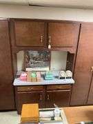 Wall unit w/ central counter - no contents 128.5x84x25