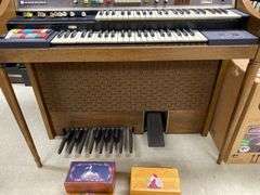 Hammond electric organ w/ bench 44x24.5x36.5