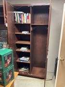 Wall unit w/ central counter - no contents 128.5x84x25