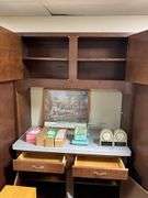 Wall unit w/ central counter - no contents 128.5x84x25