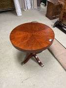 Round pedestal stand w/ chrome accents 28x26