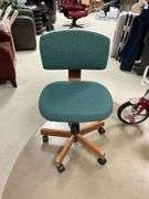 Swivel desk chair
