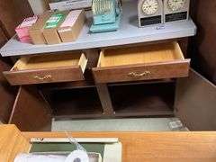 Wall unit w/ central counter - no contents 128.5x84x25