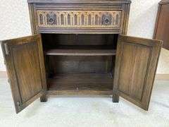 Mediterranean oak finish bar cabinet 29.25x16.5x48.5