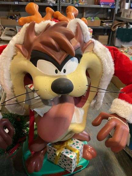 Looney Tunes Tazmanian Devil animated Christmas figure